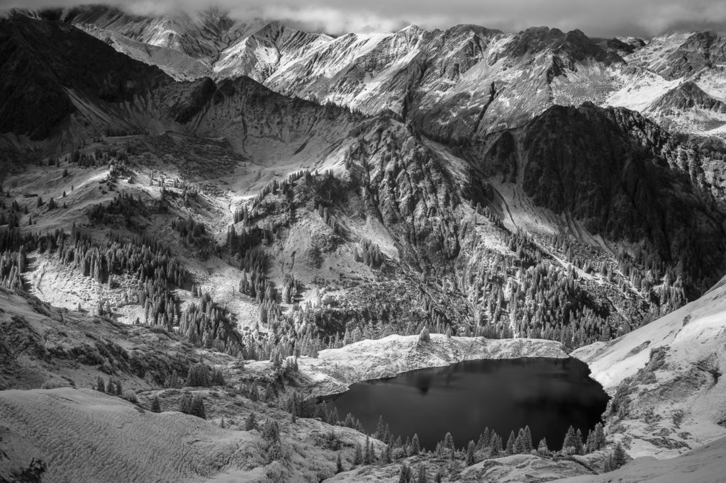 Seealpsee in Schwarzweiß