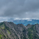 Hüttenkopf, Seeköpfel und Schattenberg mit Wolken im Allgäu